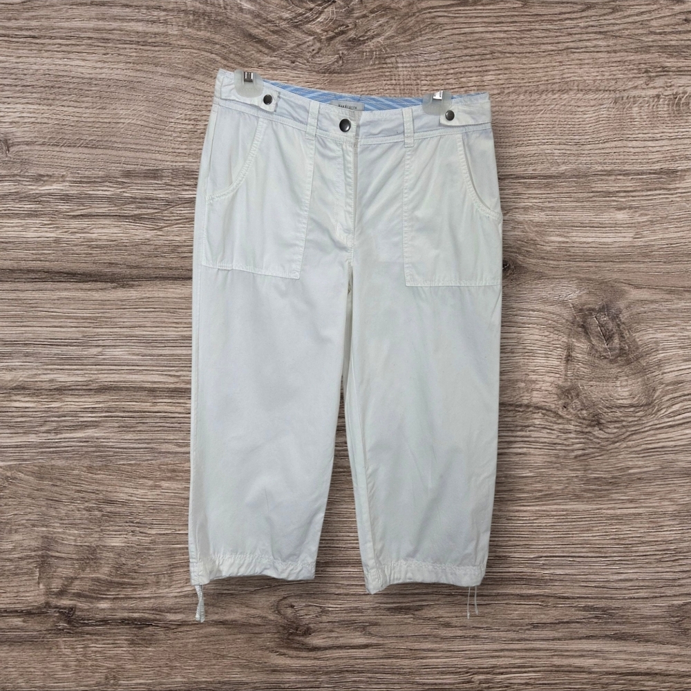 ⭐️Van Heusen White Capris Size 6